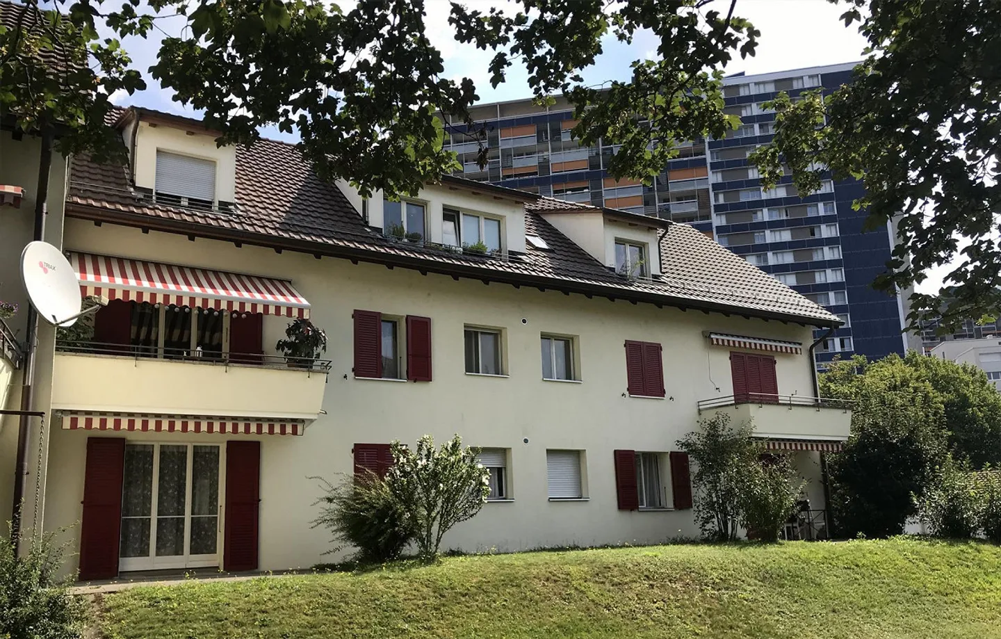 Charmante 2-Zimmer-Dachwohnung in Bümpliz zu vermieten - Photo 1 sur 7