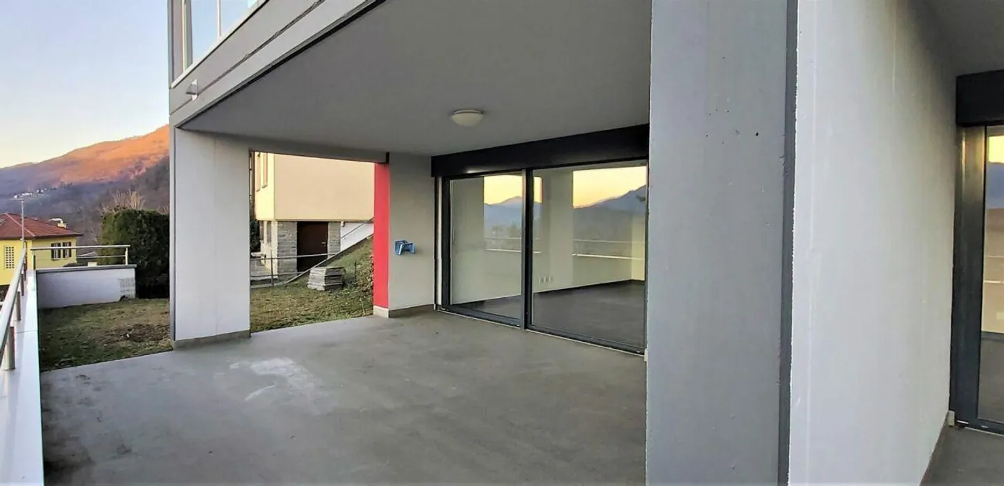 Duplex con Vista Aperta e Giardino - Foto 11 di 16