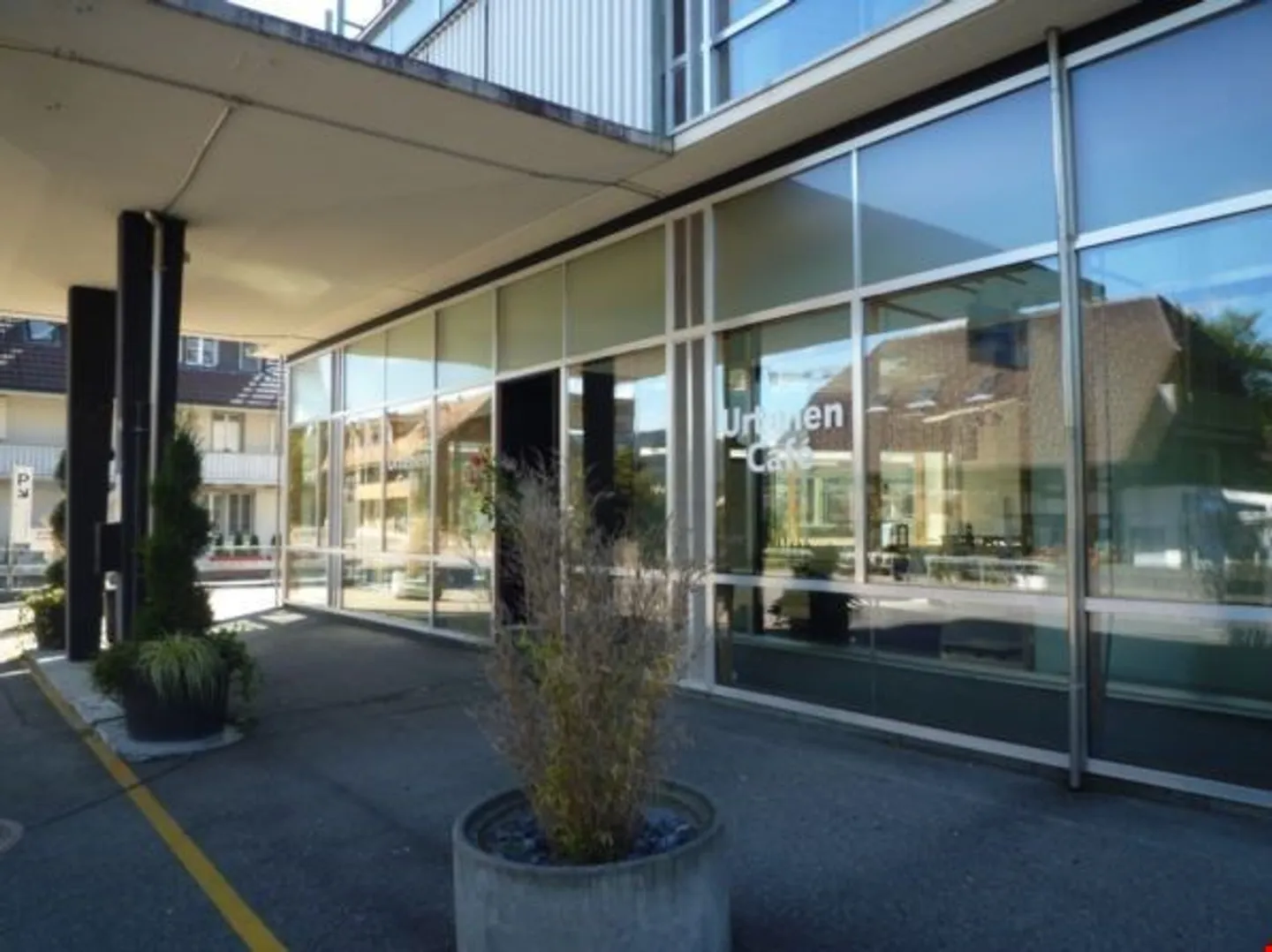 Magasin / Exposition avec de grandes vitrines - Photo 2 sur 10