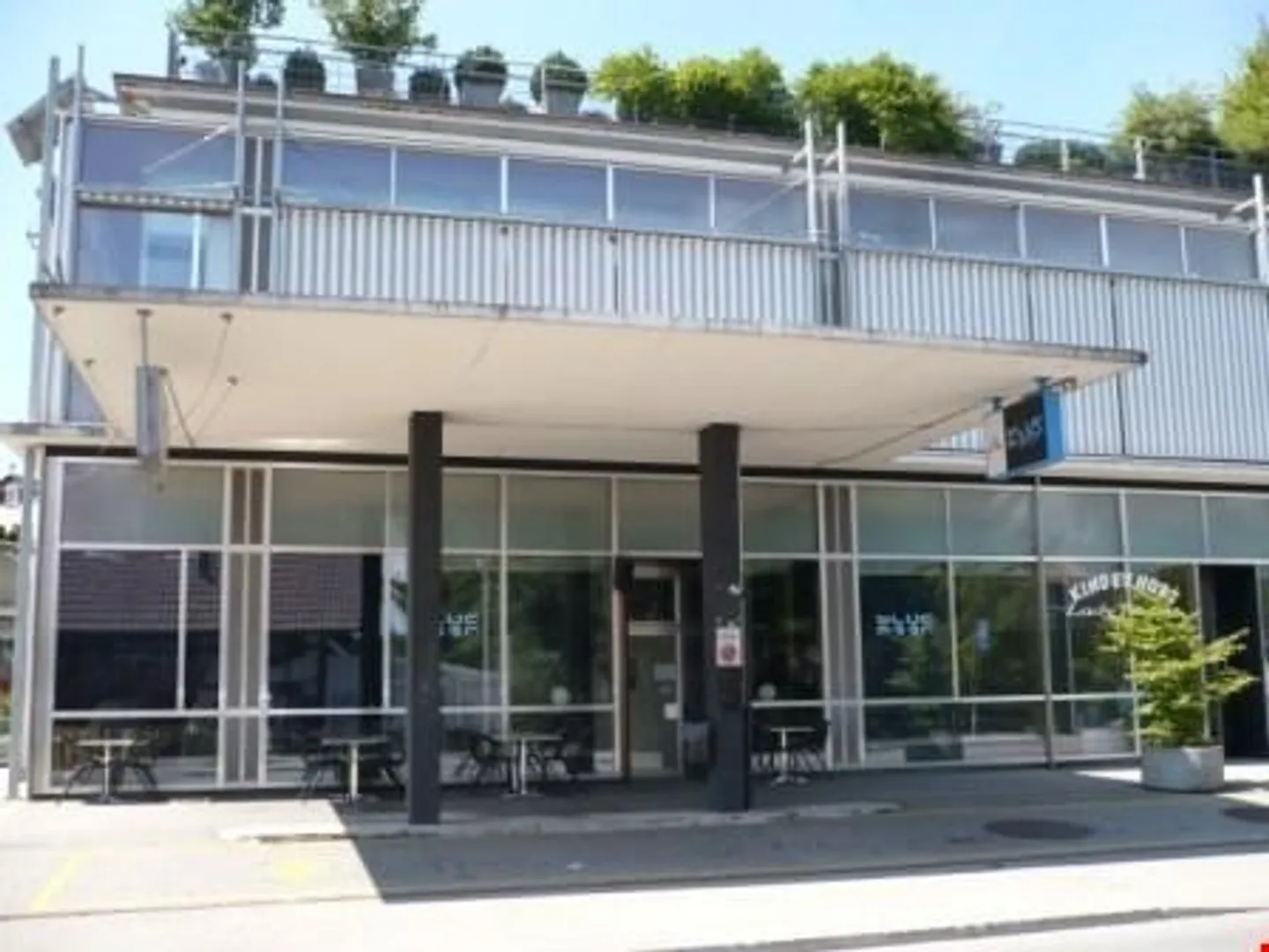 Magasin / Exposition avec de grandes vitrines - Photo 3 sur 10