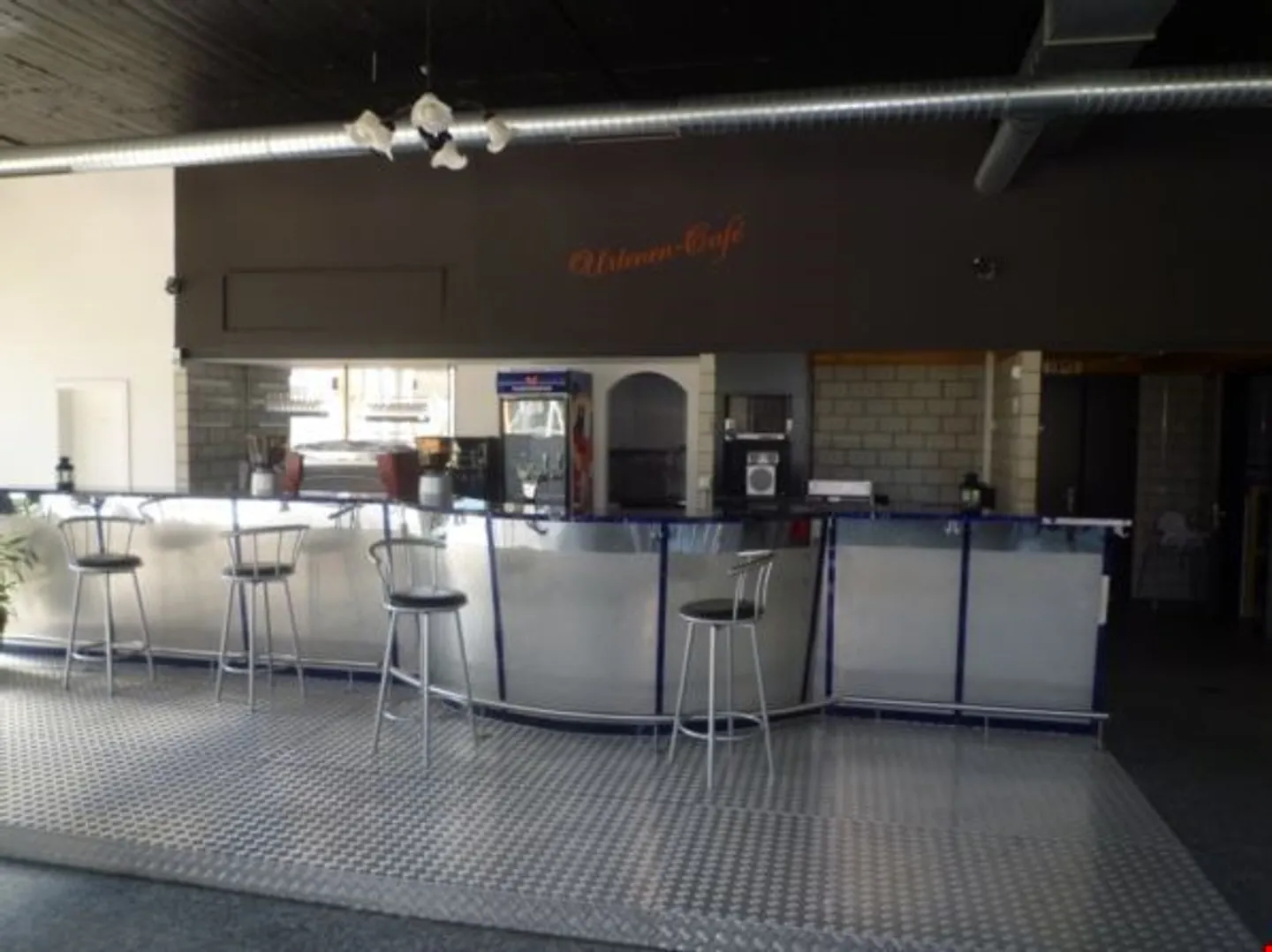 Magasin / Exposition avec de grandes vitrines - Photo 5 sur 10