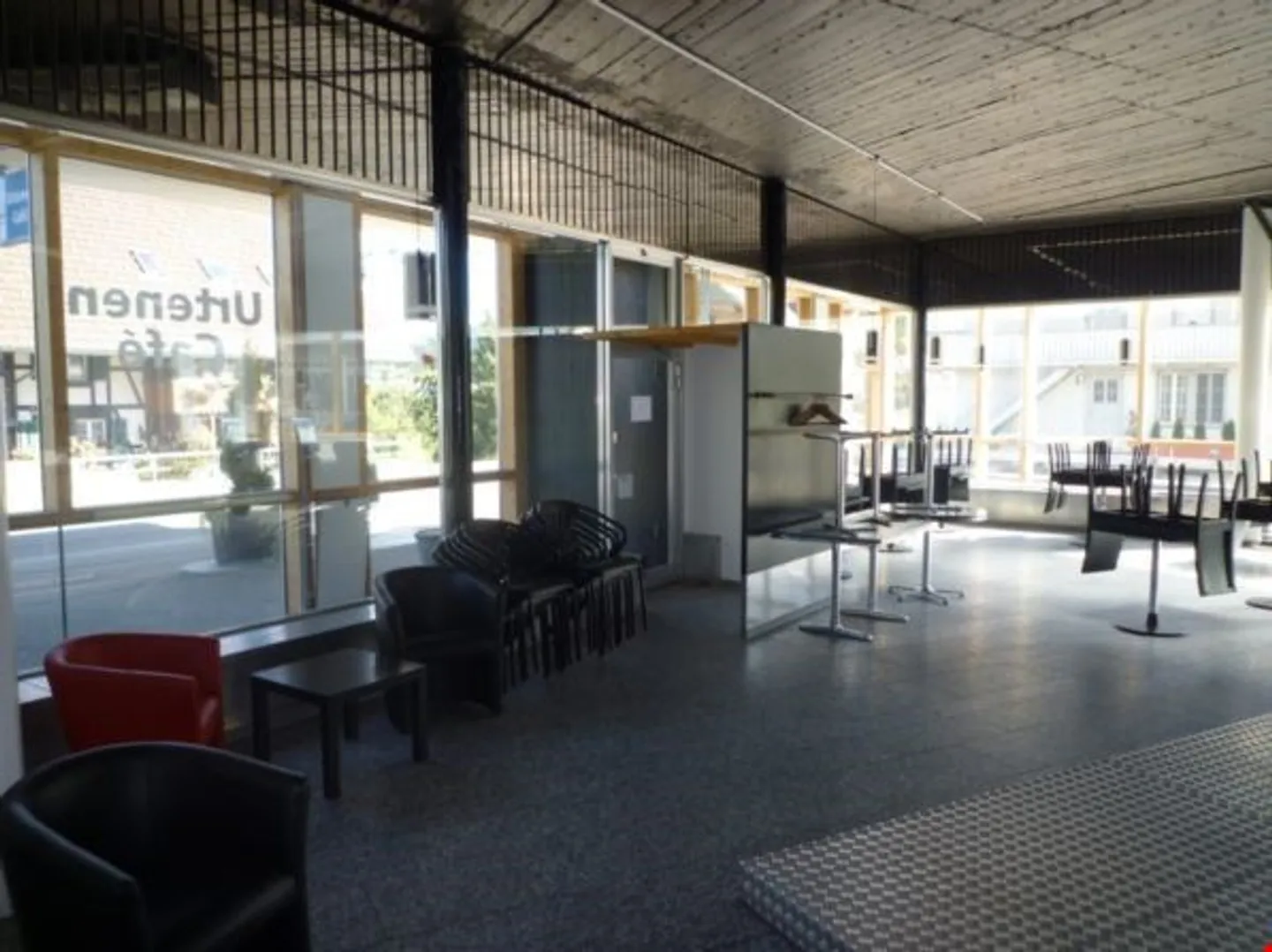 Magasin / Exposition avec de grandes vitrines - Photo 6 sur 10