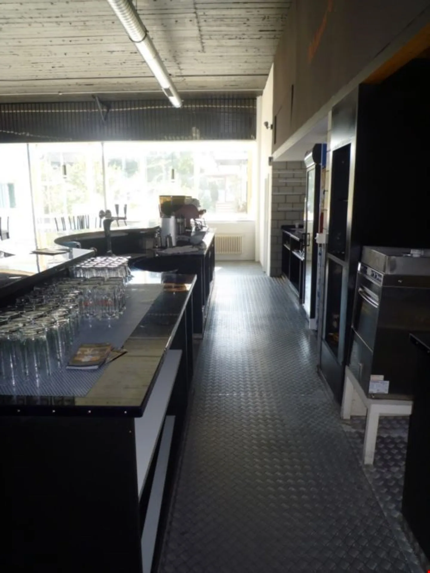 Magasin / Exposition avec de grandes vitrines - Photo 7 sur 10