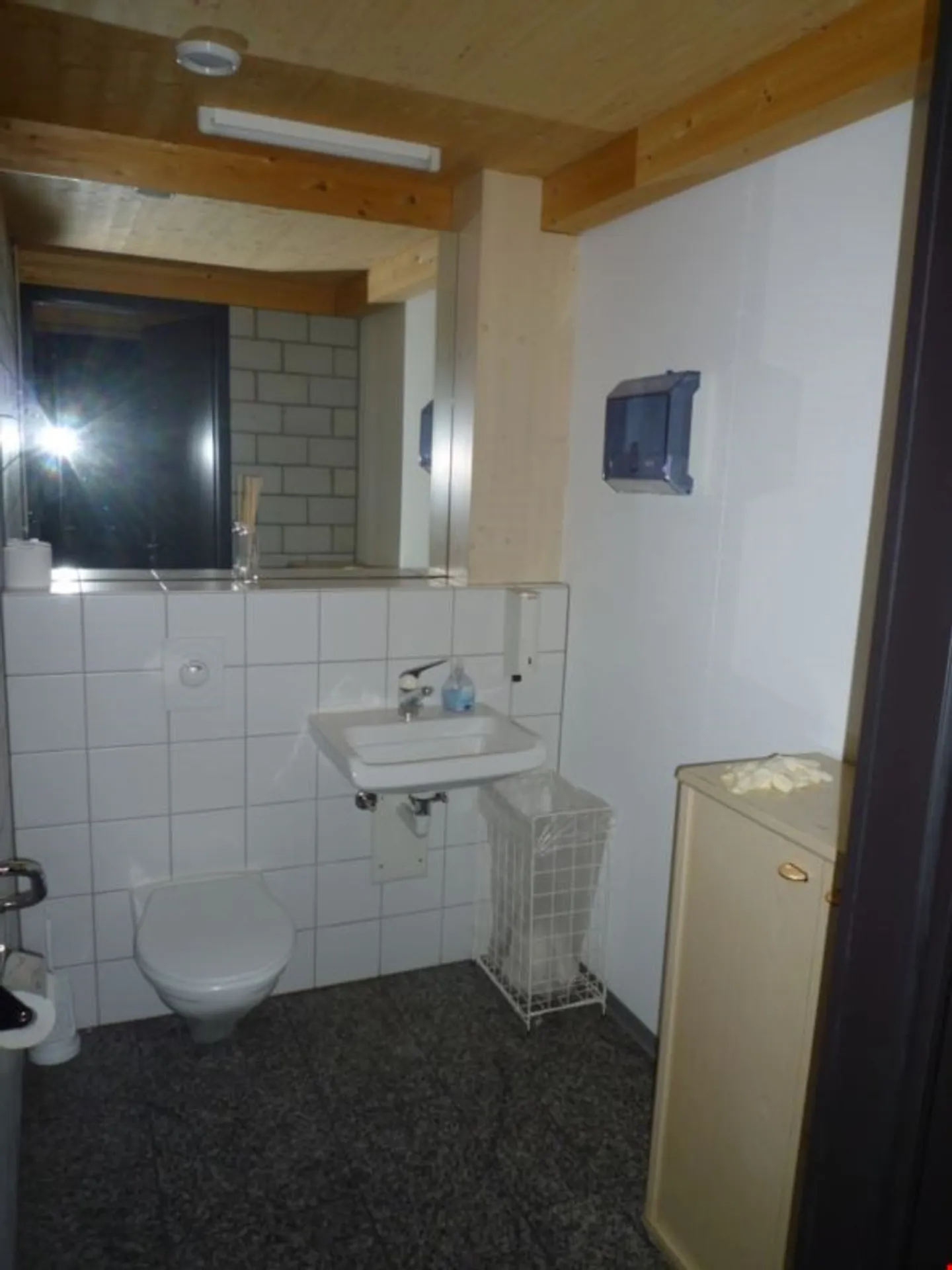 Magasin / Exposition avec de grandes vitrines - Photo 8 sur 10