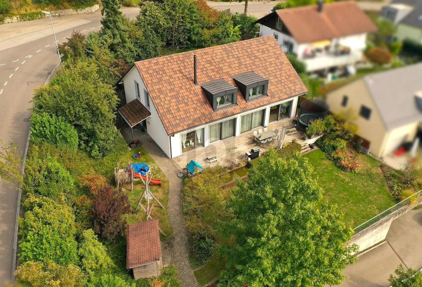 HAUT CONFORT, VUE LOIN, GARAGE POUR SIX VOITURES - Photo 3 sur 6