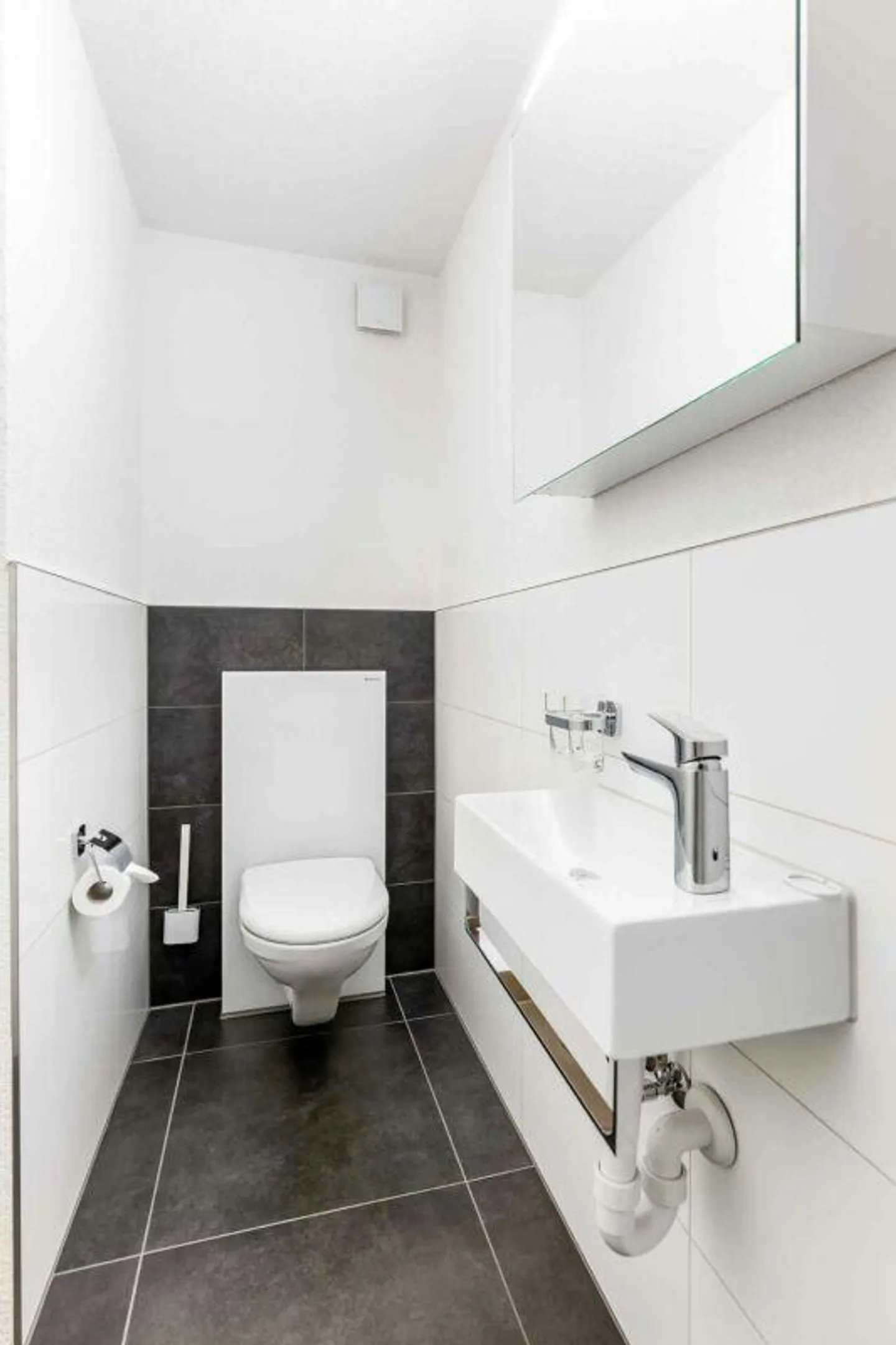 Spacious 5.5-room apartment quiet & central - Photo 5 of 10