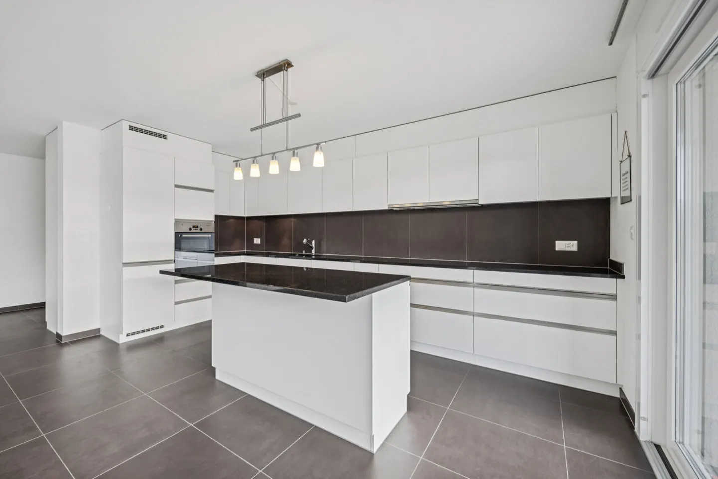 Wunderschöne Wohnung mit privatem Garten und großer Terrasse - Foto 6 von 13