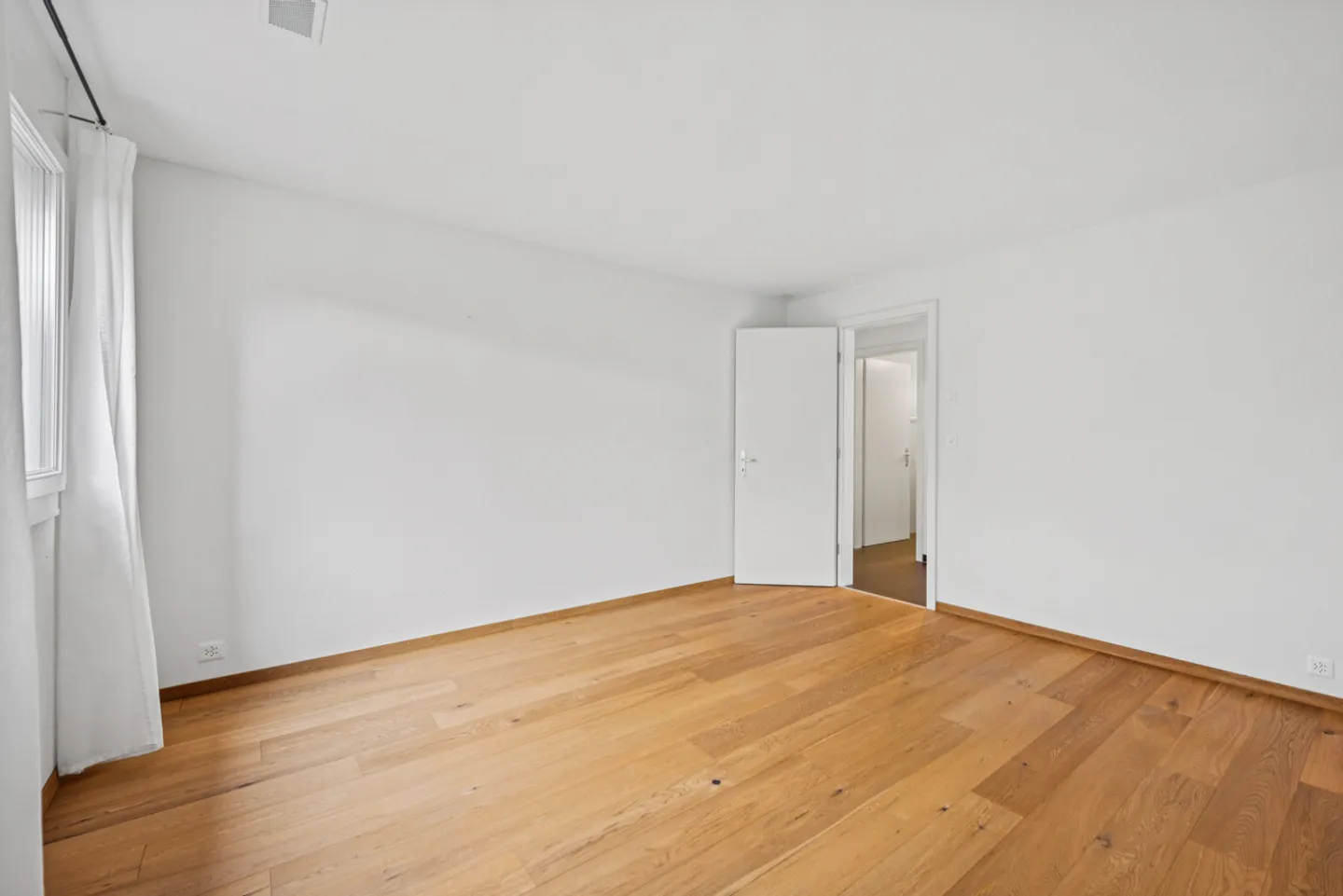 Wunderschöne Wohnung mit privatem Garten und großer Terrasse - Foto 8 von 13