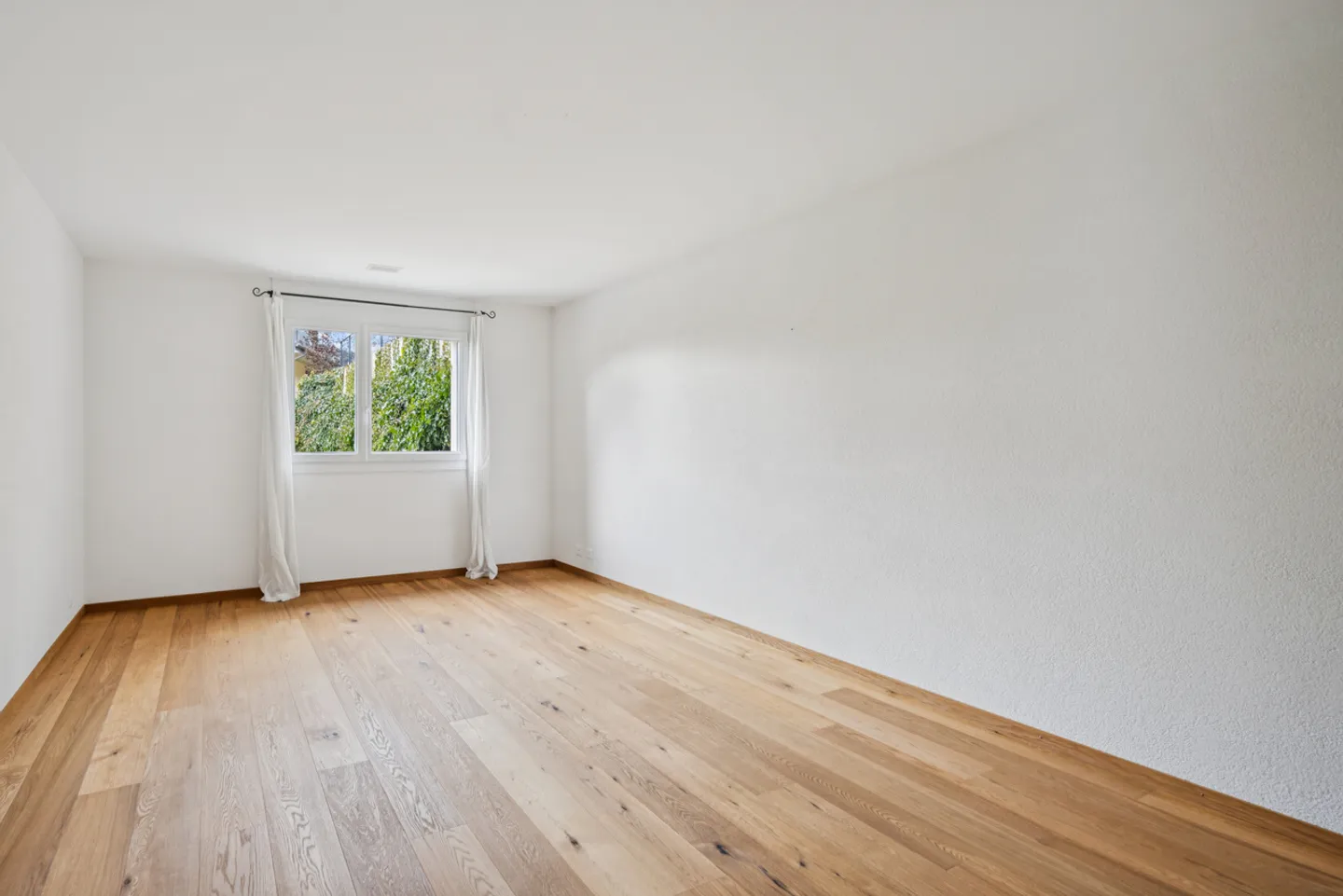 Wunderschöne Wohnung mit privatem Garten und großer Terrasse - Foto 9 von 13