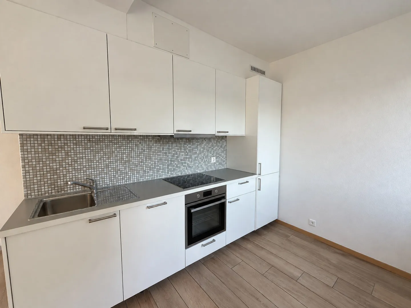 Appartement spacieux de 4,5 pièces rénové dans le CENTRE de Mendrisio - Photo 1 sur 10