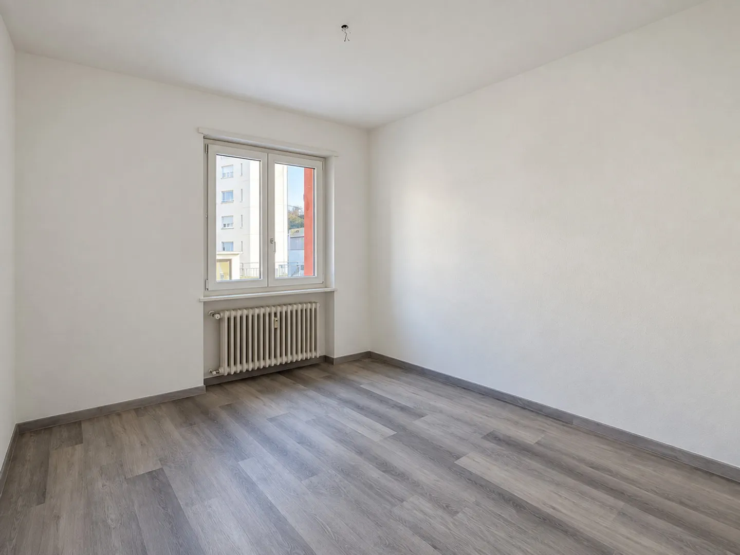 Appartement spacieux de 4,5 pièces rénové dans le CENTRE de Mendrisio - Photo 5 sur 10
