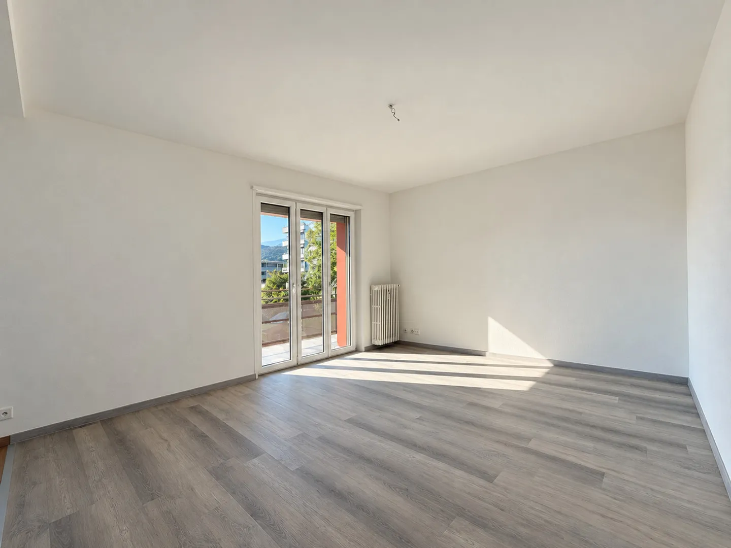 Appartement spacieux de 4,5 pièces rénové dans le CENTRE de Mendrisio - Photo 2 sur 10