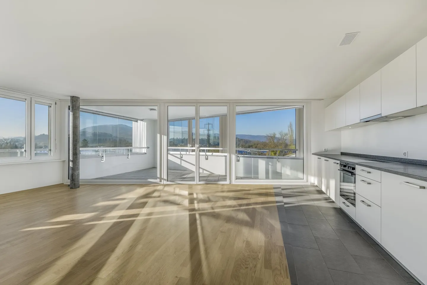 L'eleganza contemporanea incontra il comfort abitativo - 4.5 stanze - Foto 3 di 5