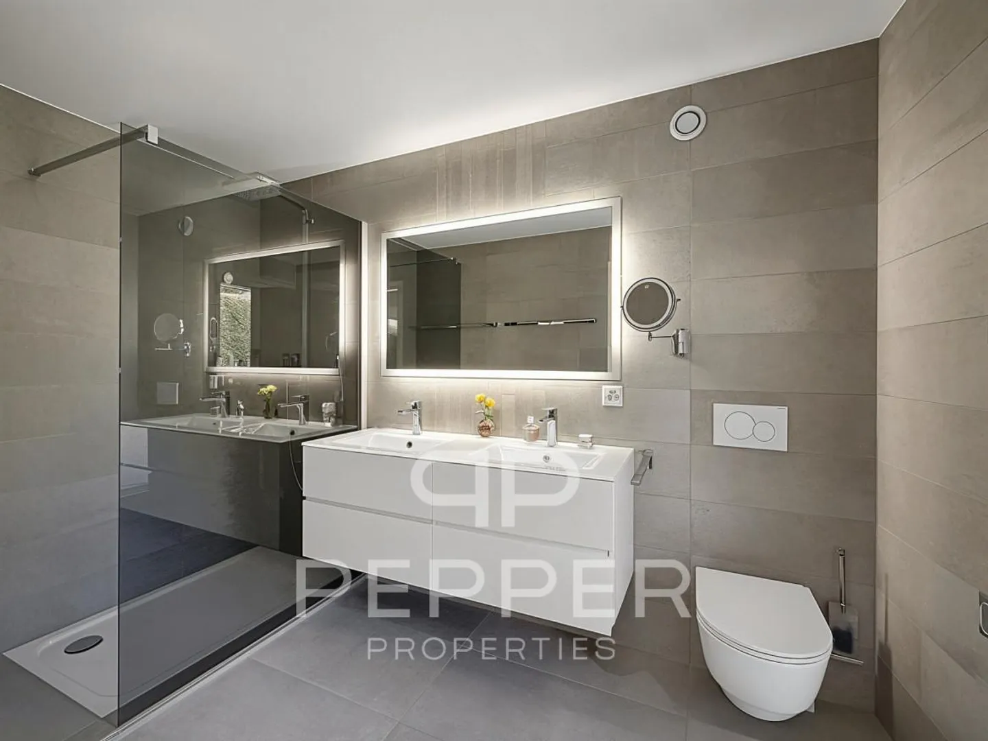 Elegant Apartment with Garden - Photo 9 of 13