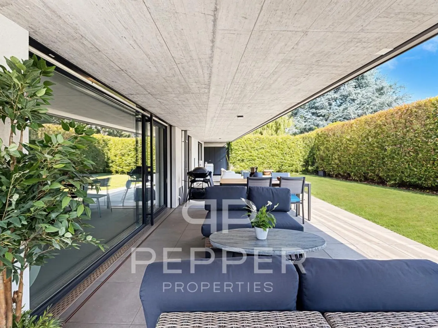 Elegant Apartment with Garden - Photo 5 of 13