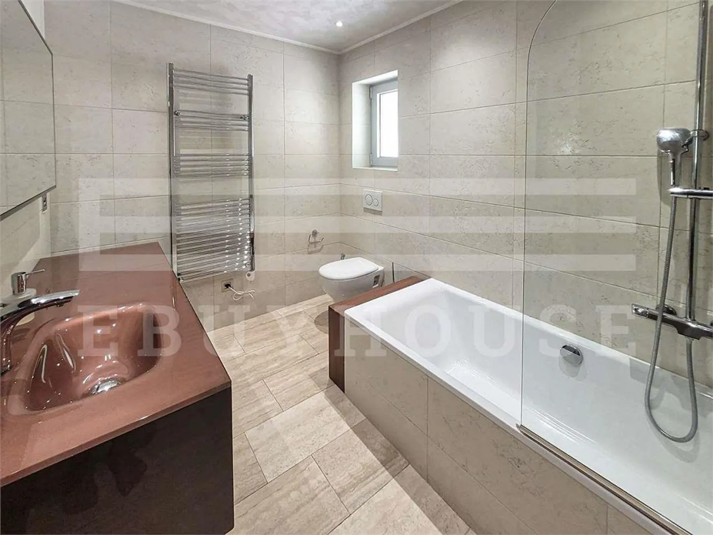 PENTHOUSE RAFFINATO CON TERRAZZA SUL TETTO E VISTA SUL LAGO - Foto 4 di 9