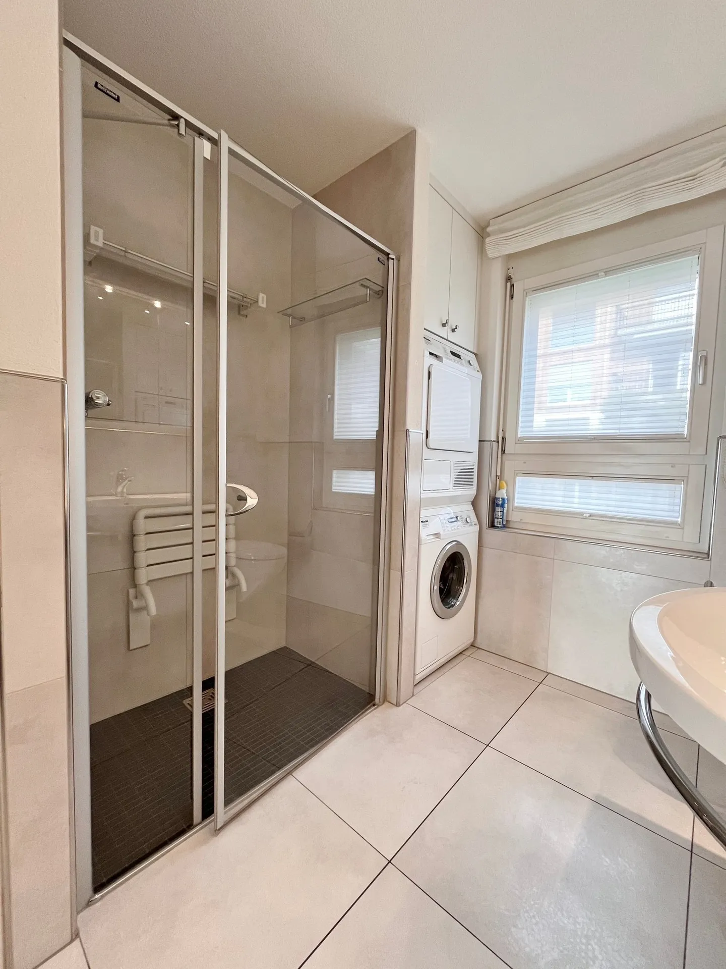 sehr gepflegte 3.5-Zimmer-Wohnung mit schöner Aussicht - Foto 10 von 16