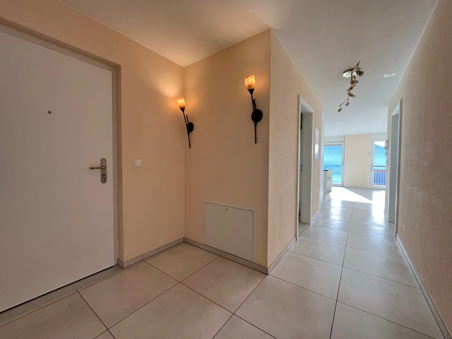 sehr gepflegte 3.5-Zimmer-Wohnung mit schöner Aussicht - Foto 2 von 16