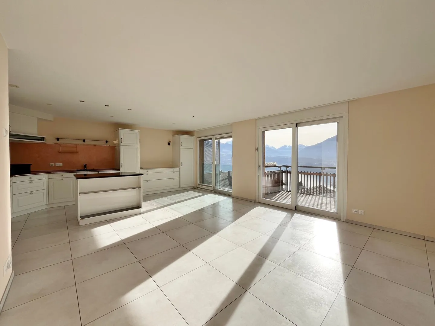 sehr gepflegte 3.5-Zimmer-Wohnung mit schöner Aussicht - Foto 4 von 16