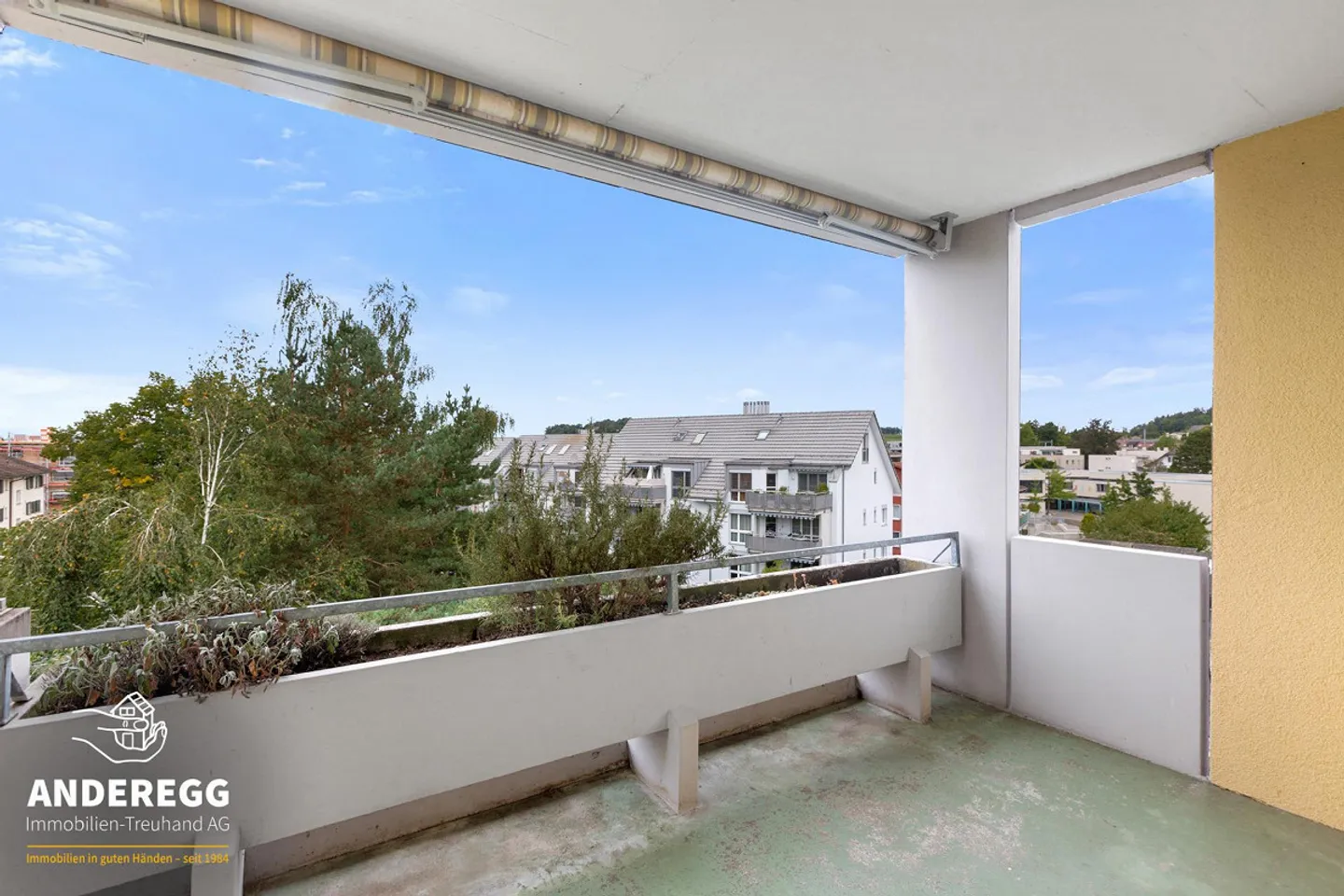 Condominio di 2,5 stanze con due balconi, posto auto e ... - Foto 3 di 9