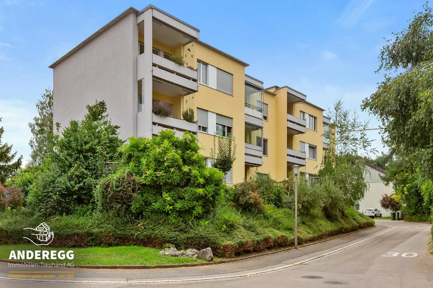 Condominio di 2,5 stanze con due balconi, posto auto e ... - Foto 9 di 9