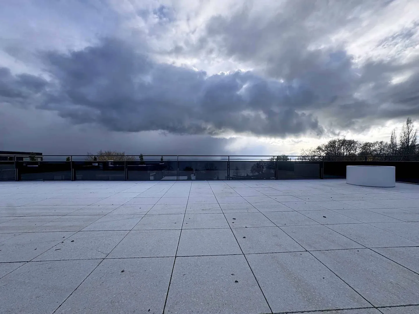 New penthouse with rooftop terrace - Photo 9 of 13