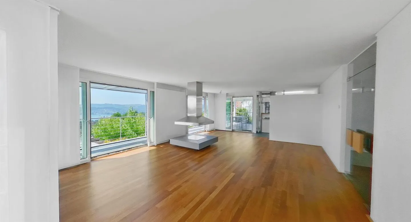 7 Room Detached House with Pool, Quiet Location, Stunning Lake and Mountain View - Photo 3 of 16