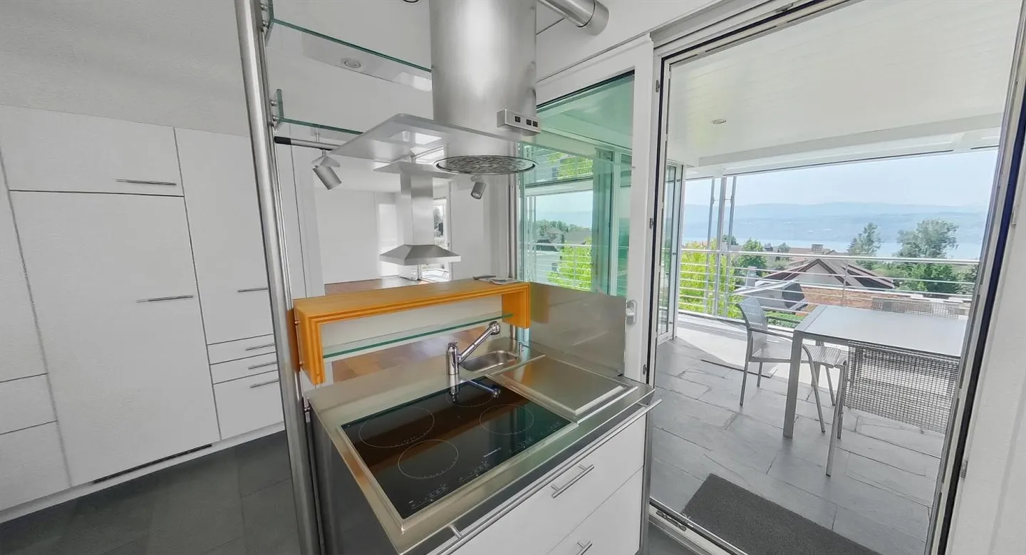 7 Room Detached House with Pool, Quiet Location, Stunning Lake and Mountain View - Photo 4 of 16