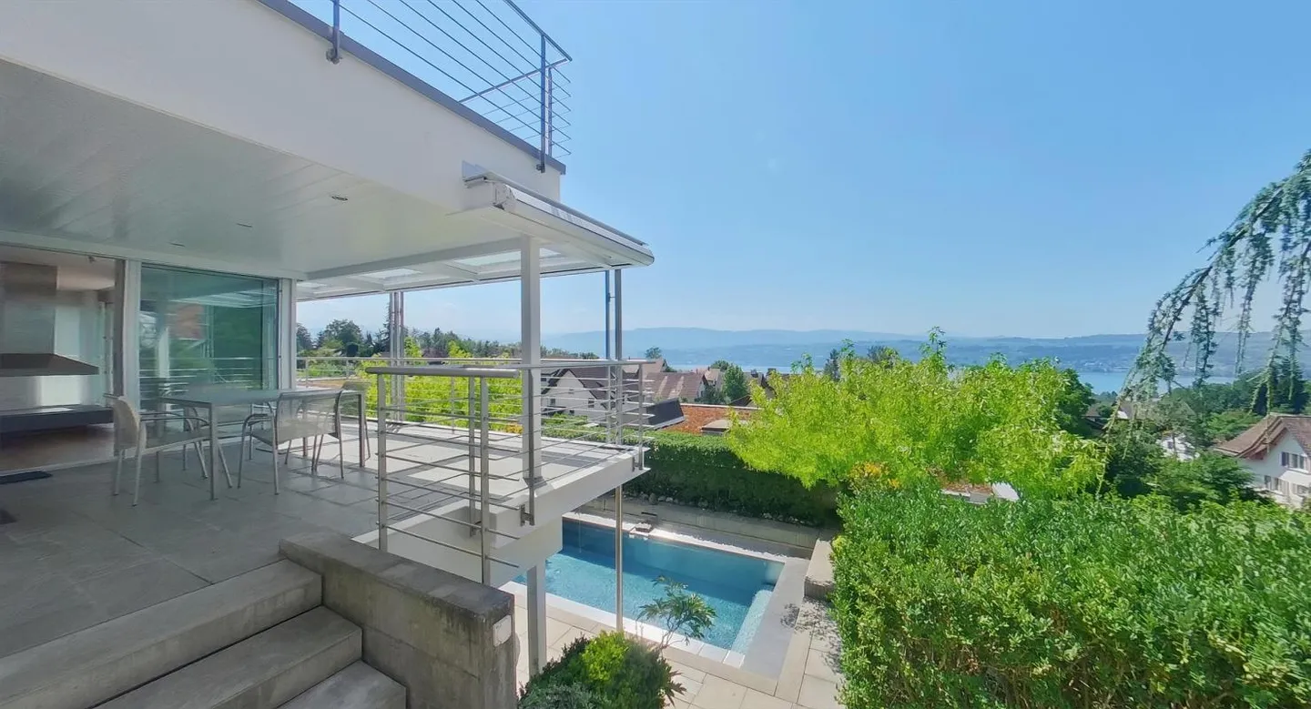 7 Room Detached House with Pool, Quiet Location, Stunning Lake and Mountain View - Photo 7 of 16