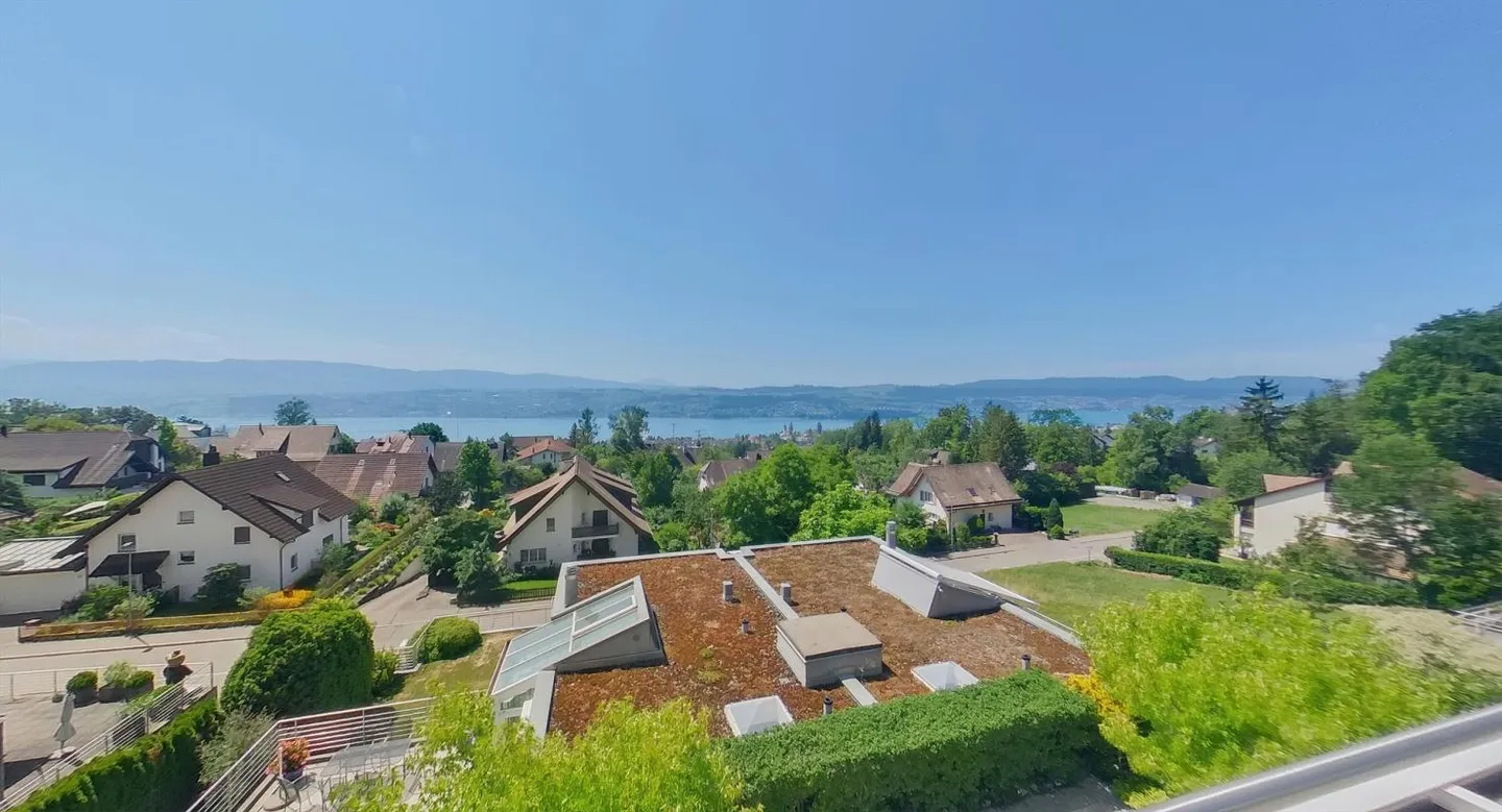 7 Room Detached House with Pool, Quiet Location, Stunning Lake and Mountain View - Photo 2 of 16
