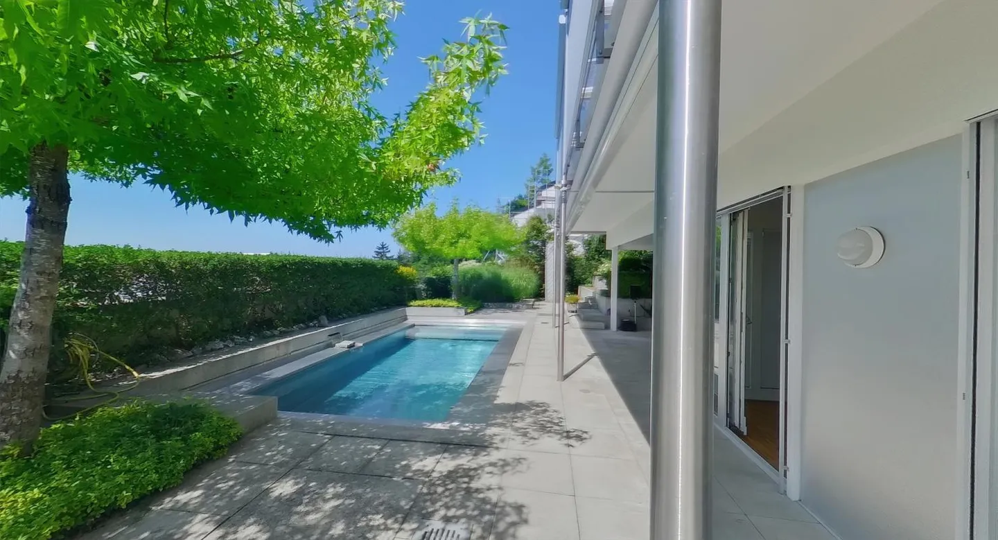 7 Room Detached House with Pool, Quiet Location, Stunning Lake and Mountain View - Photo 15 of 16