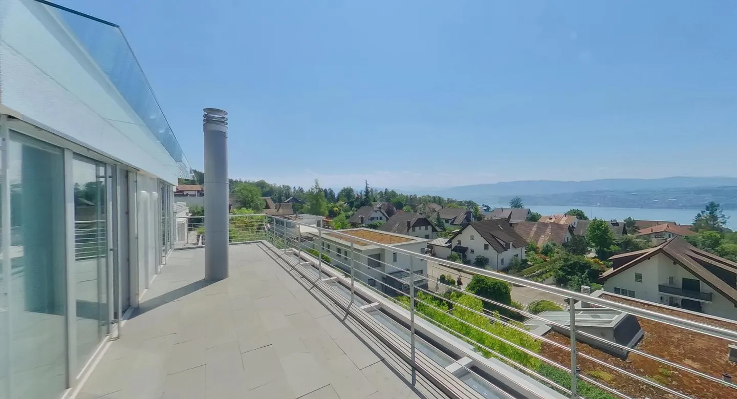 7 Room Detached House with Pool, Quiet Location, Stunning Lake and Mountain View - Photo 13 of 16