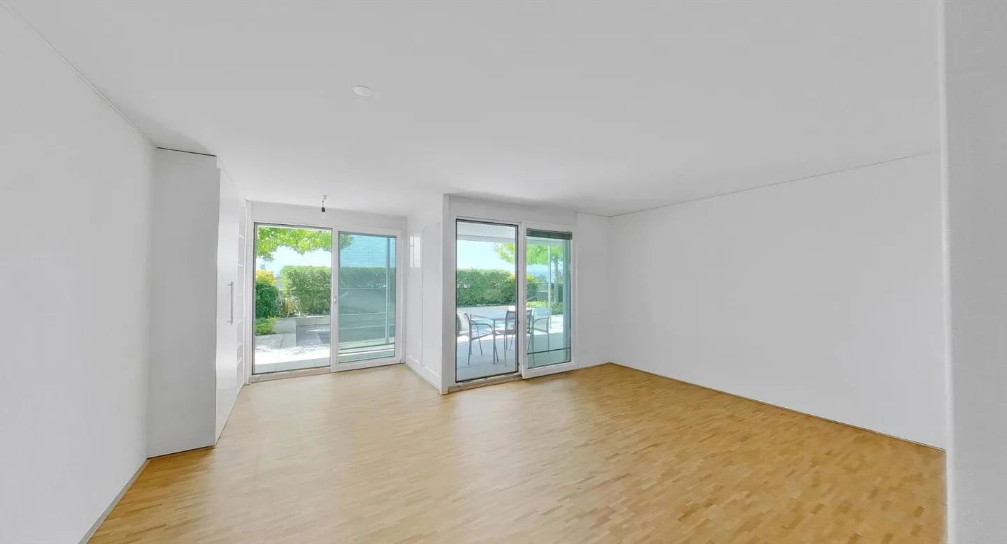7 Room Detached House with Pool, Quiet Location, Stunning Lake and Mountain View - Photo 14 of 16