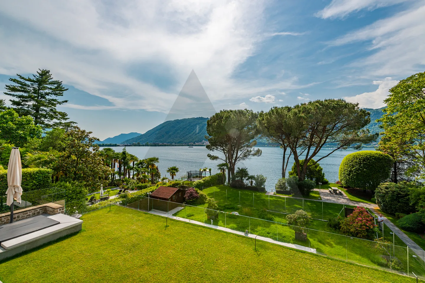 Propriété Prestigieuse au Bord du Lac - Photo 1 sur 13