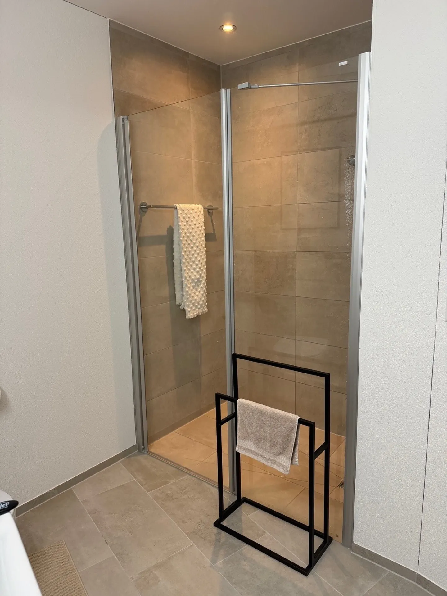 Appartement moderne de 4,5 pièces en rez-de-chaussée à Othmarsingen - Photo 3 sur 11