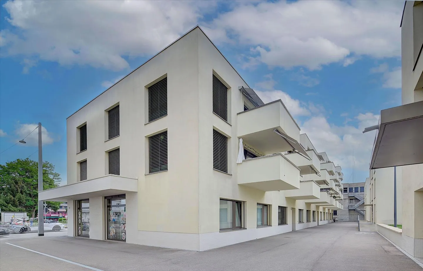 Outdoor parking space for rent - Photo 1 of 2