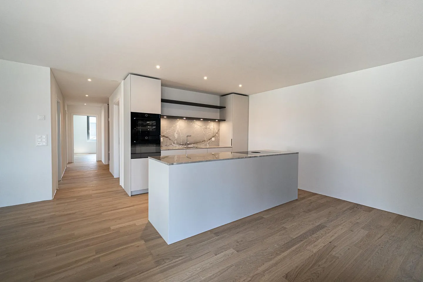 Modern 4.5-Room Apartment with Covered Patio - Photo 2 of 12