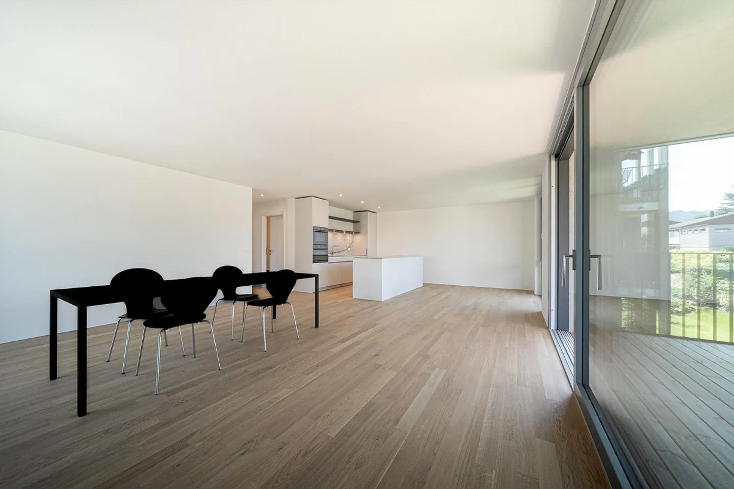 Modern 4.5-Room Apartment with Covered Patio - Photo 3 of 12