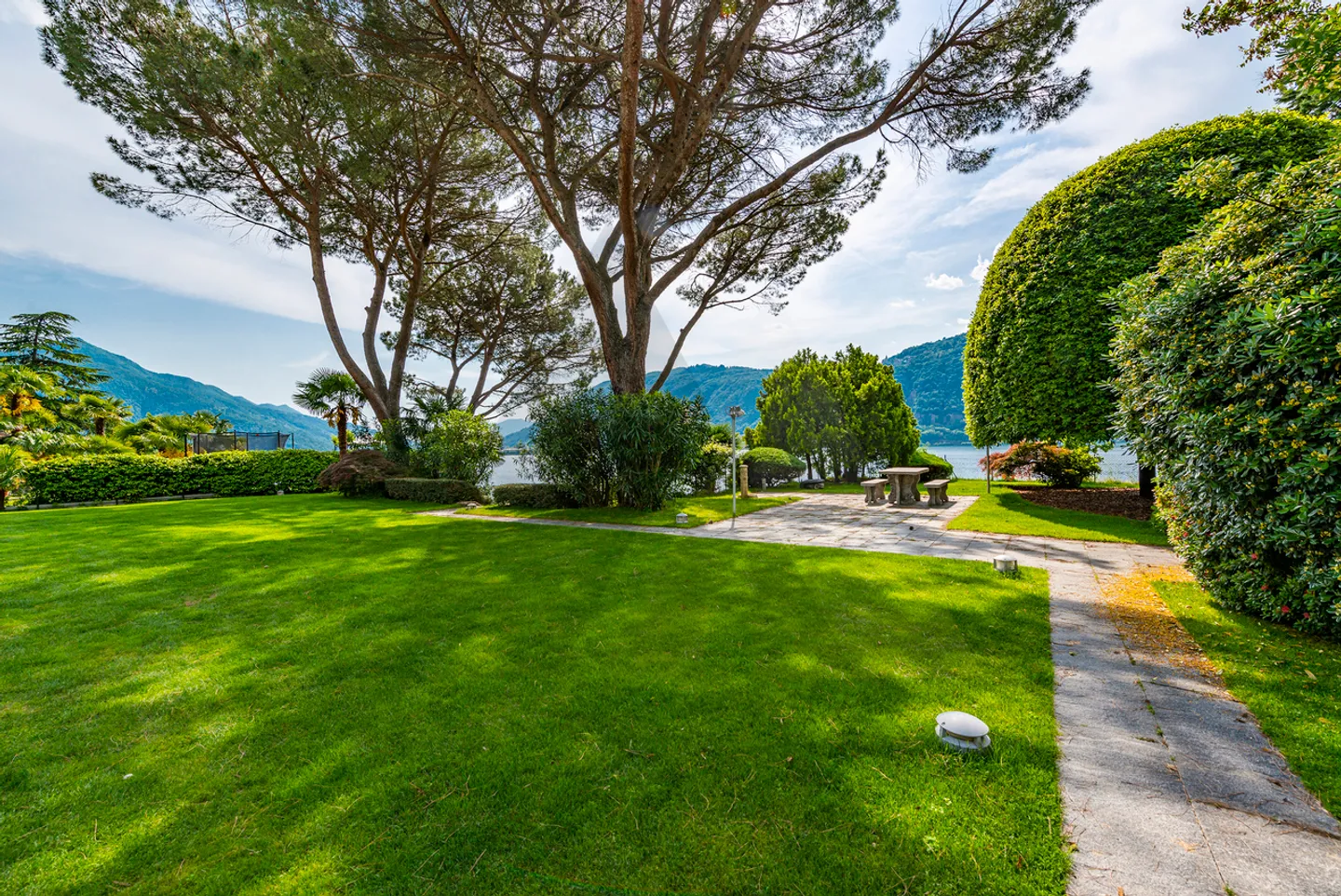 Propriété Prestigieuse au Bord du Lac - Photo 12 sur 13