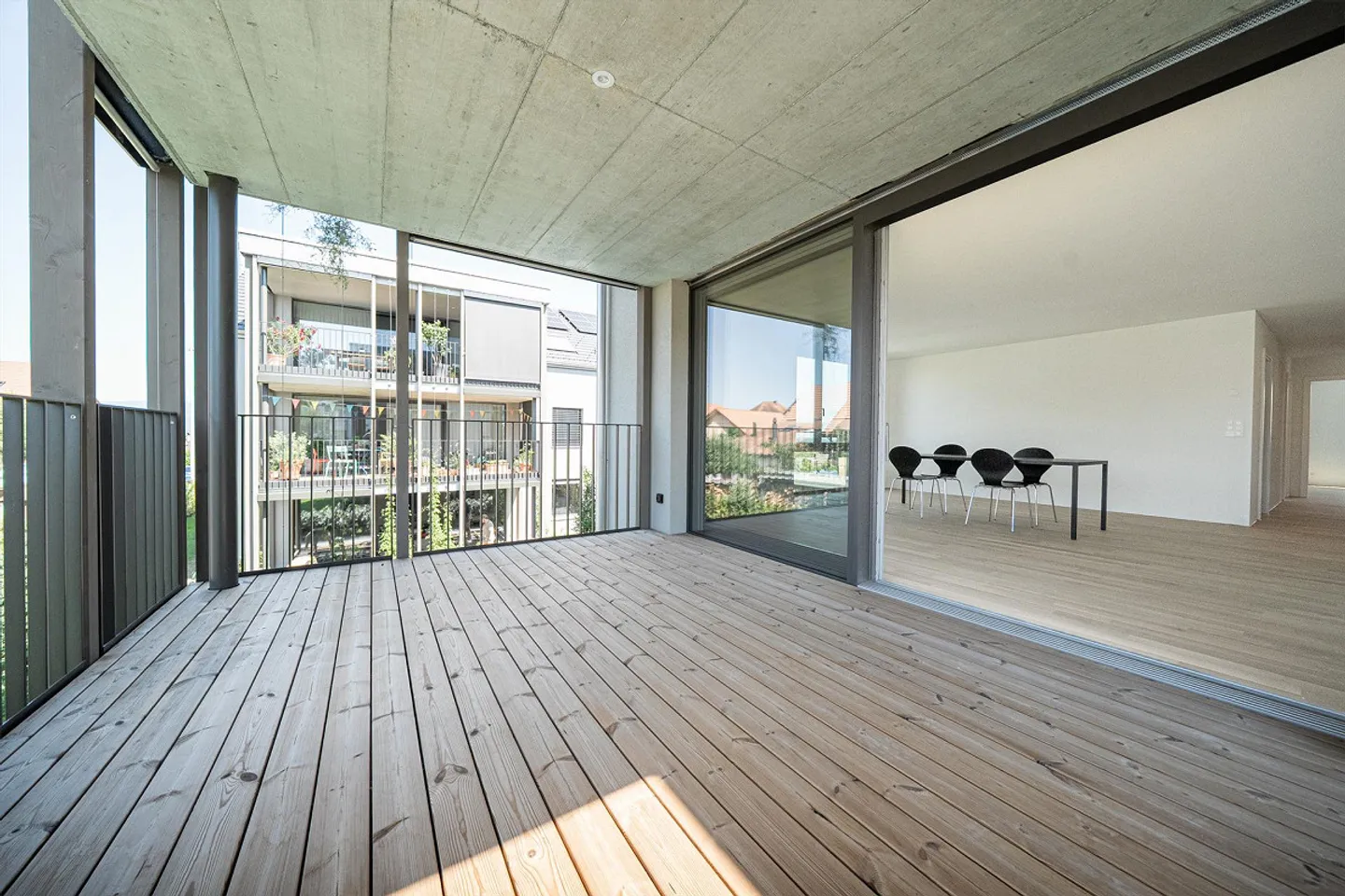Modern 4.5-Room Apartment with Covered Patio - Photo 9 of 12