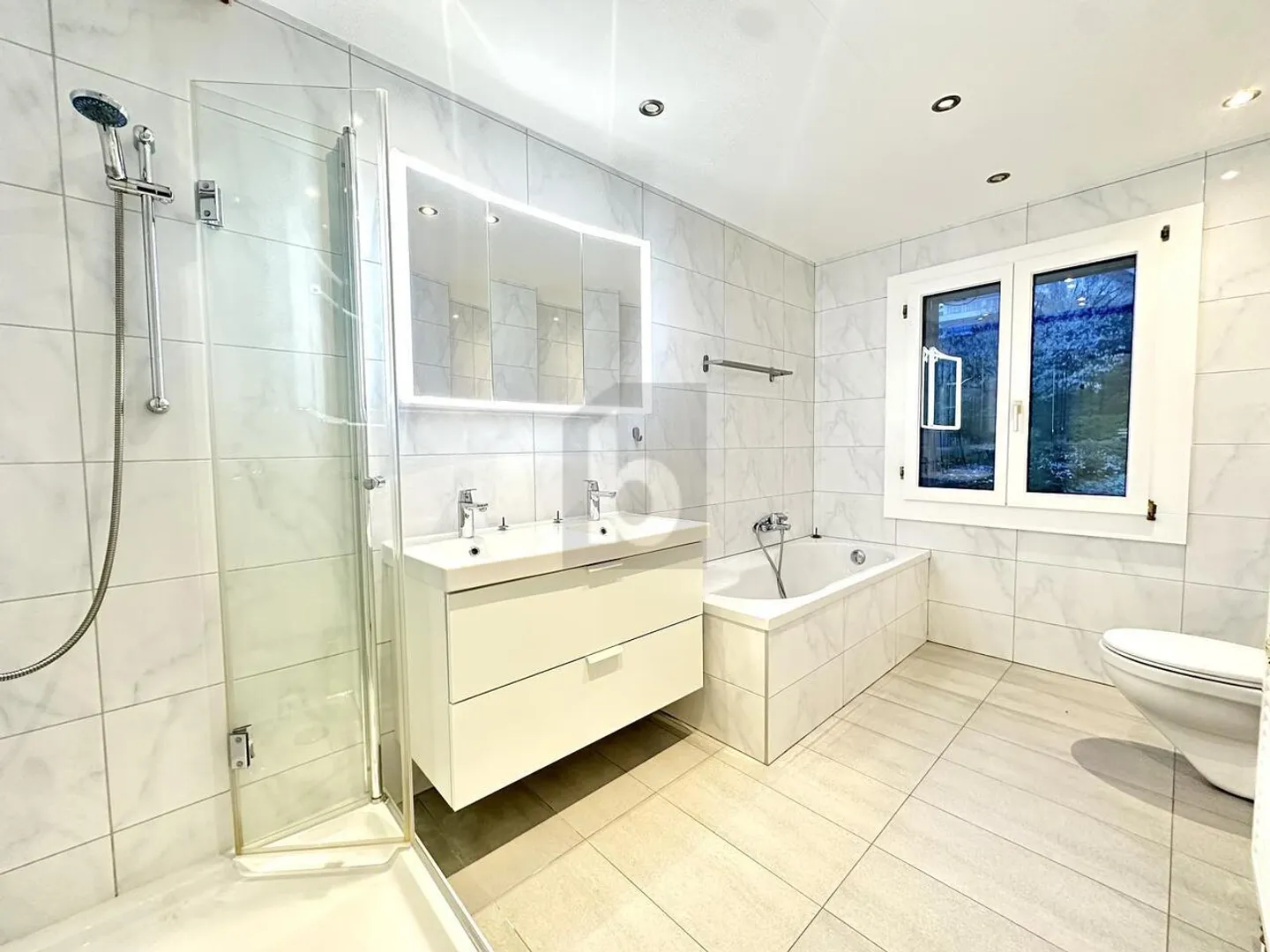 VIVERE CONFORTEVOLE CON VISTA SUL LAGO - Foto 3 di 6