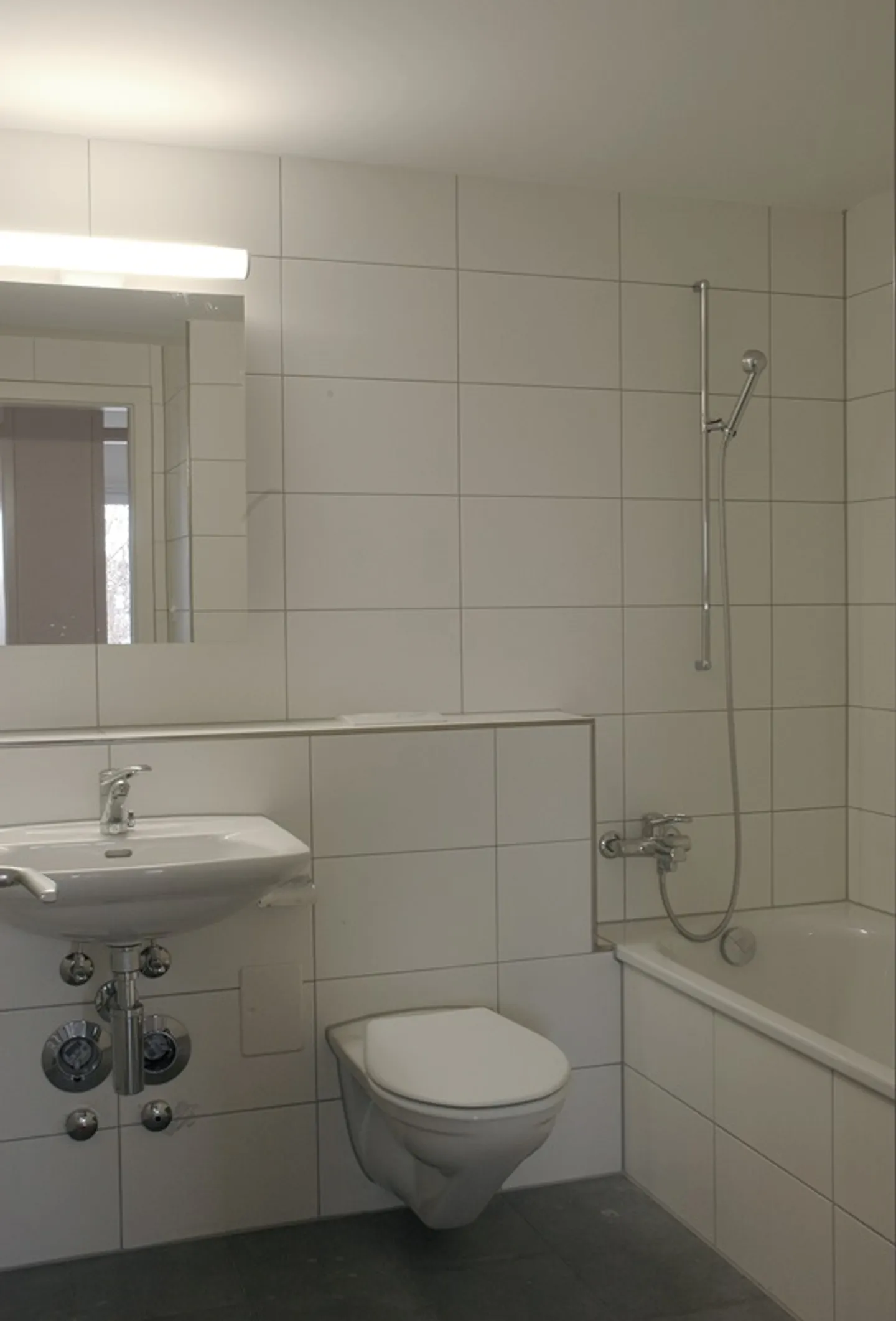 RENT WITHOUT DEPOSIT - Modern apartment near Spalentor - Photo 5 of 8