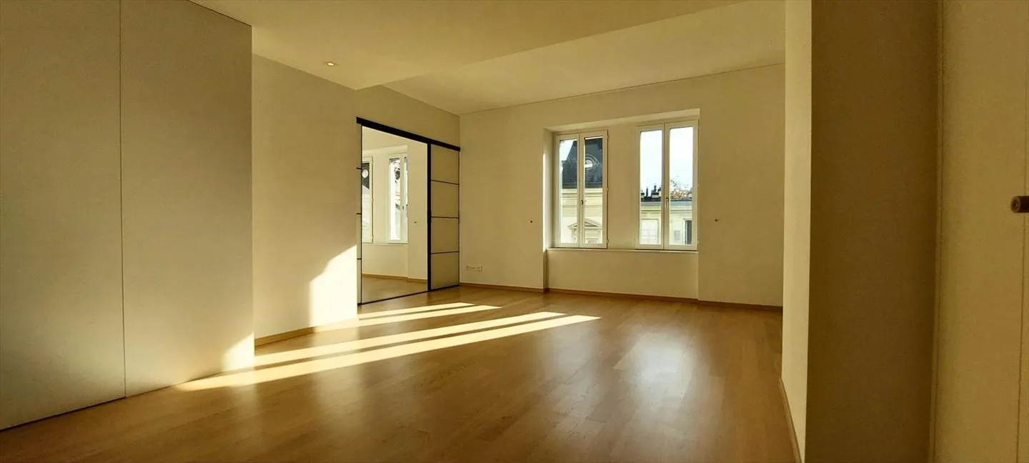 103m2 Loft on the 1st floor in a prestigious building. - Photo 9 of 13