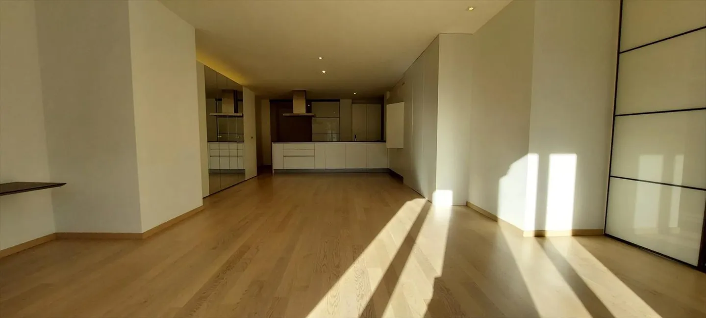 103m2 Loft on the 1st floor in a prestigious building. - Photo 10 of 13