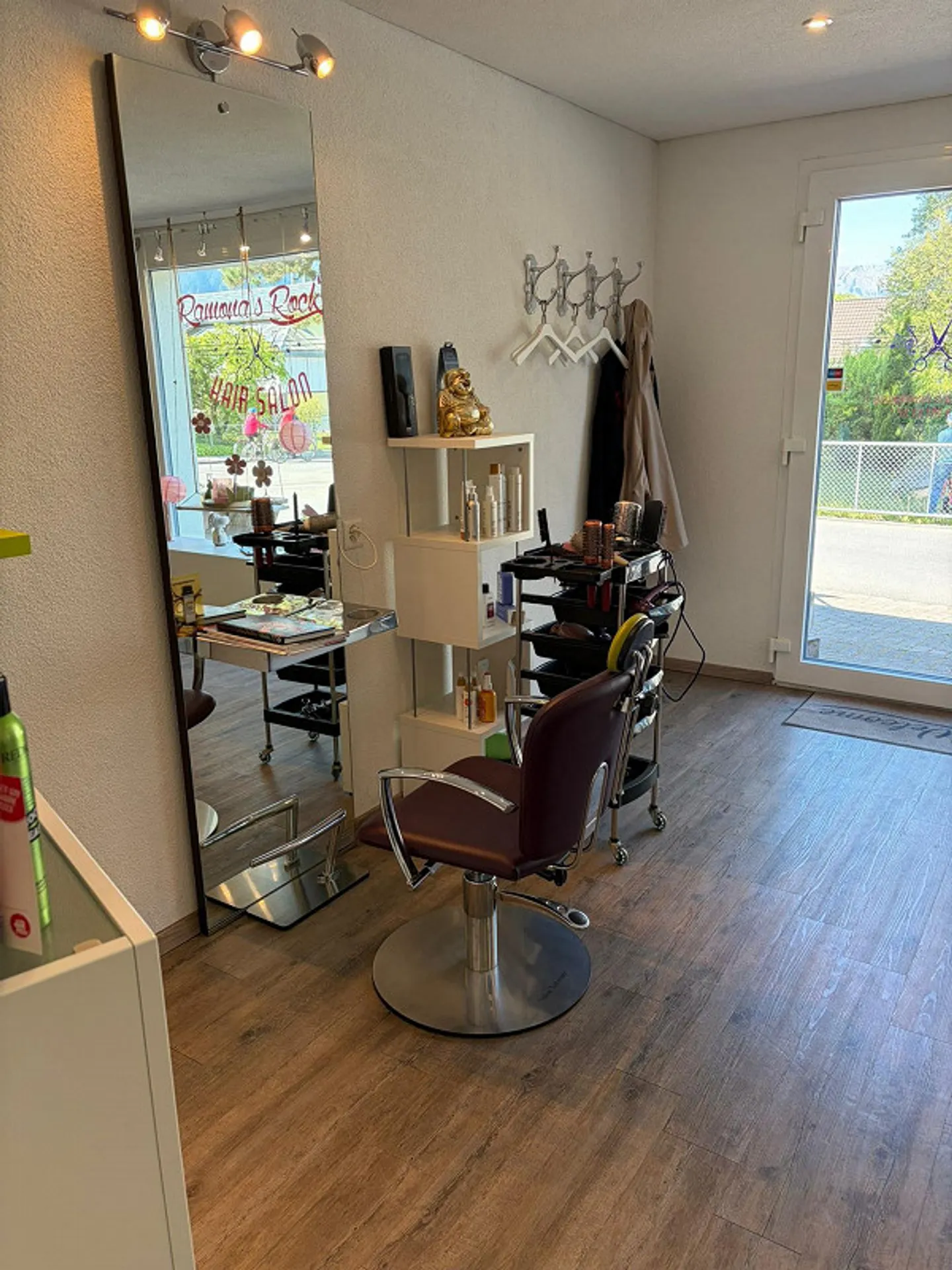 Salon de coiffure/espace commercial à louer - Photo 4 sur 15