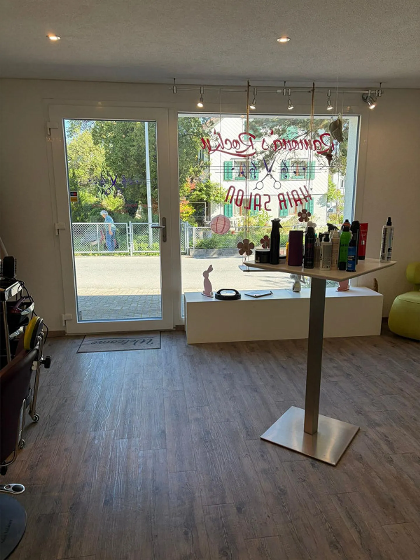 Salon de coiffure/espace commercial à louer - Photo 9 sur 15