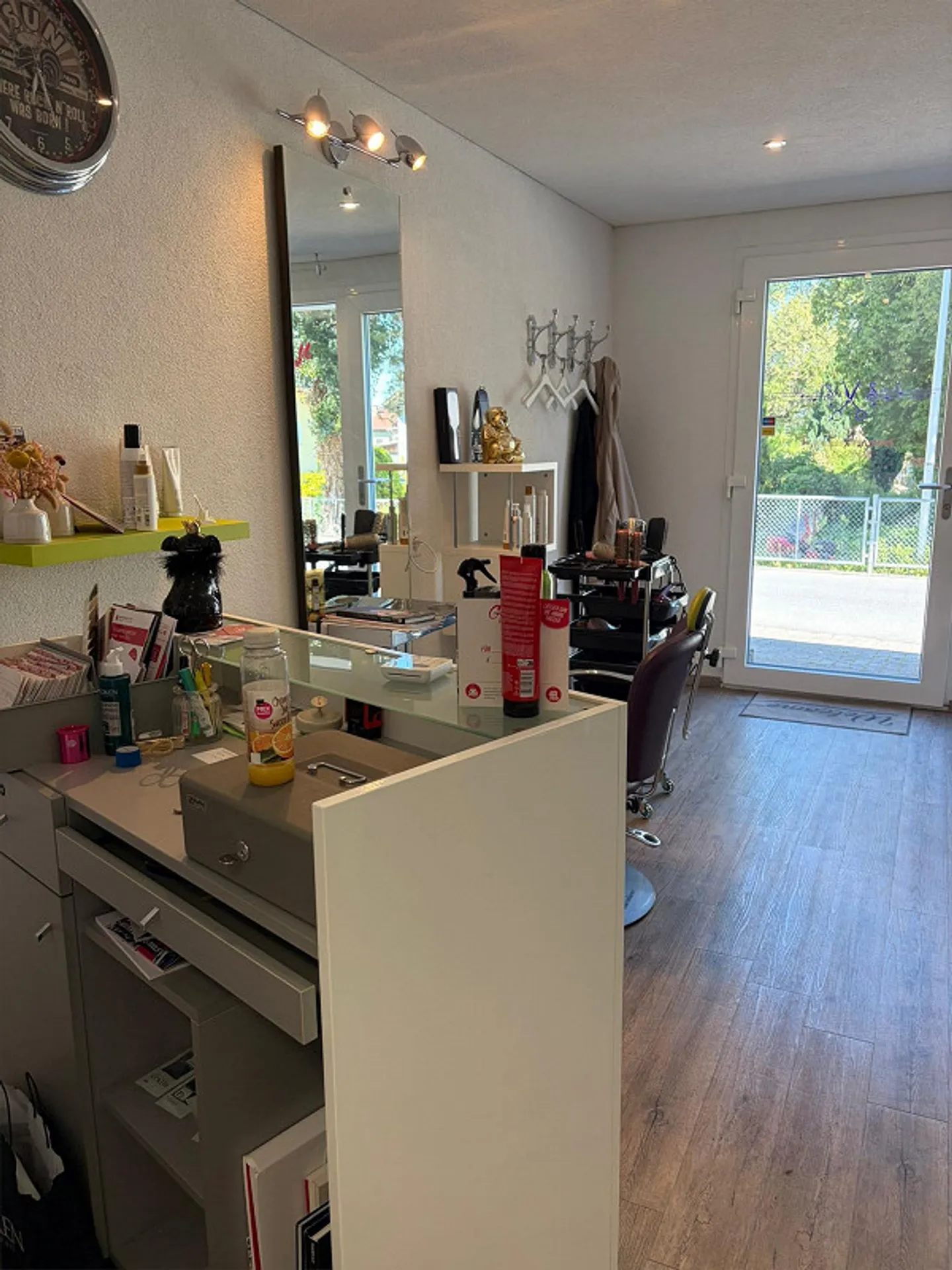 Salon de coiffure/espace commercial à louer - Photo 3 sur 15