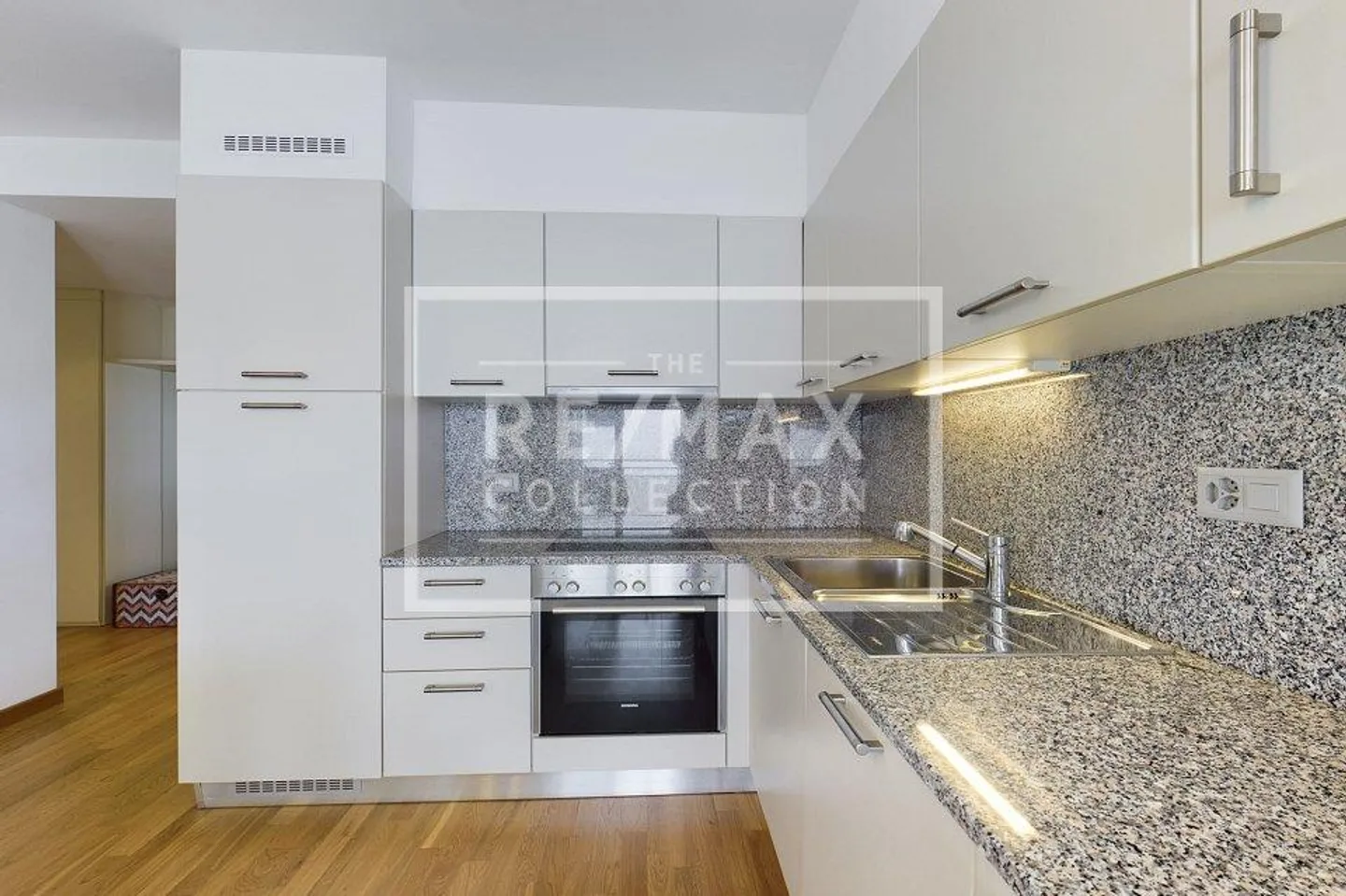 Elegante Ferienwohnung mit Blick auf die Stadt Lugano und ... - Foto 8 von 13