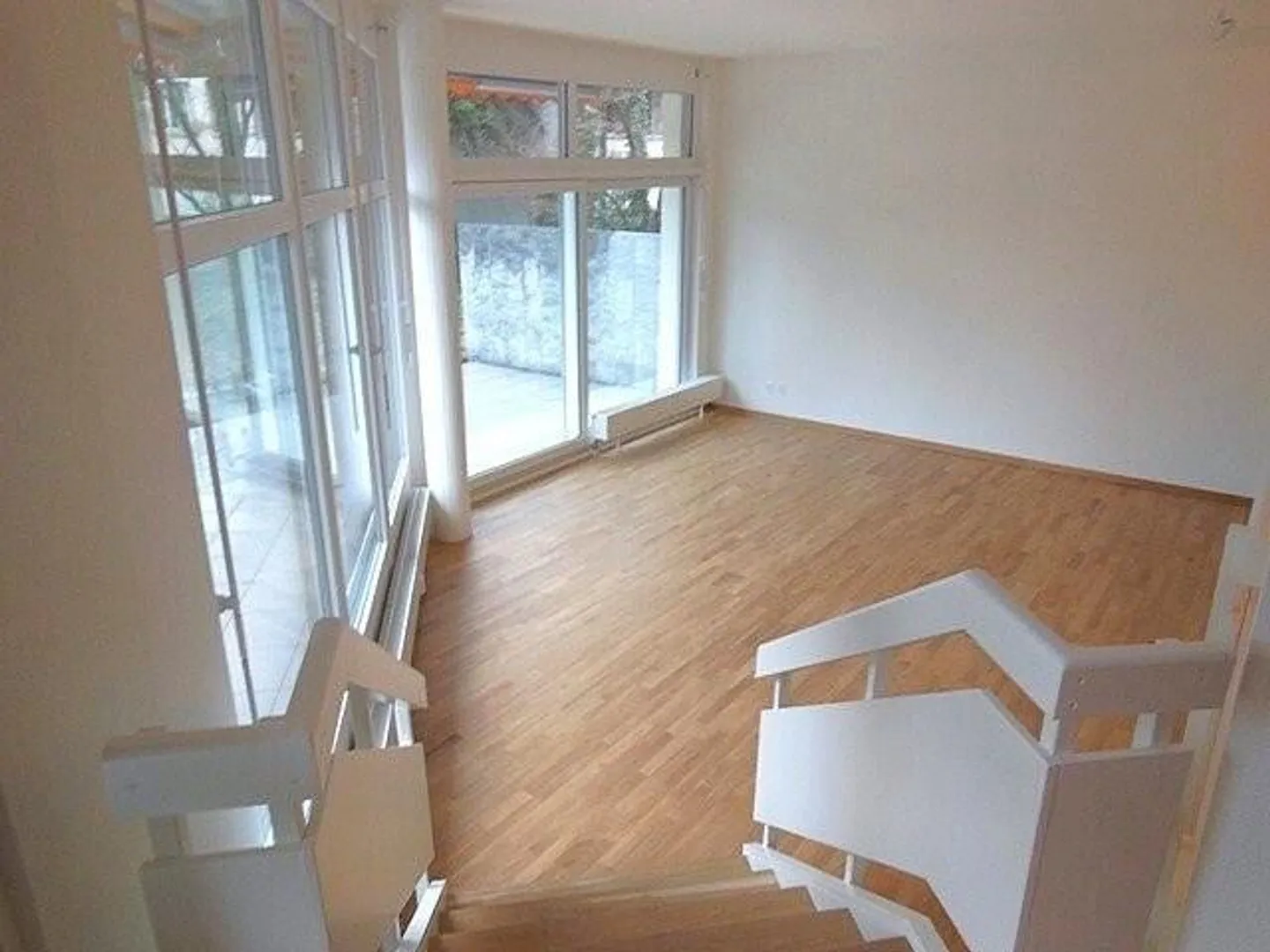 Modern apartment in a preferred location with garden seating area - Photo 4 of 12