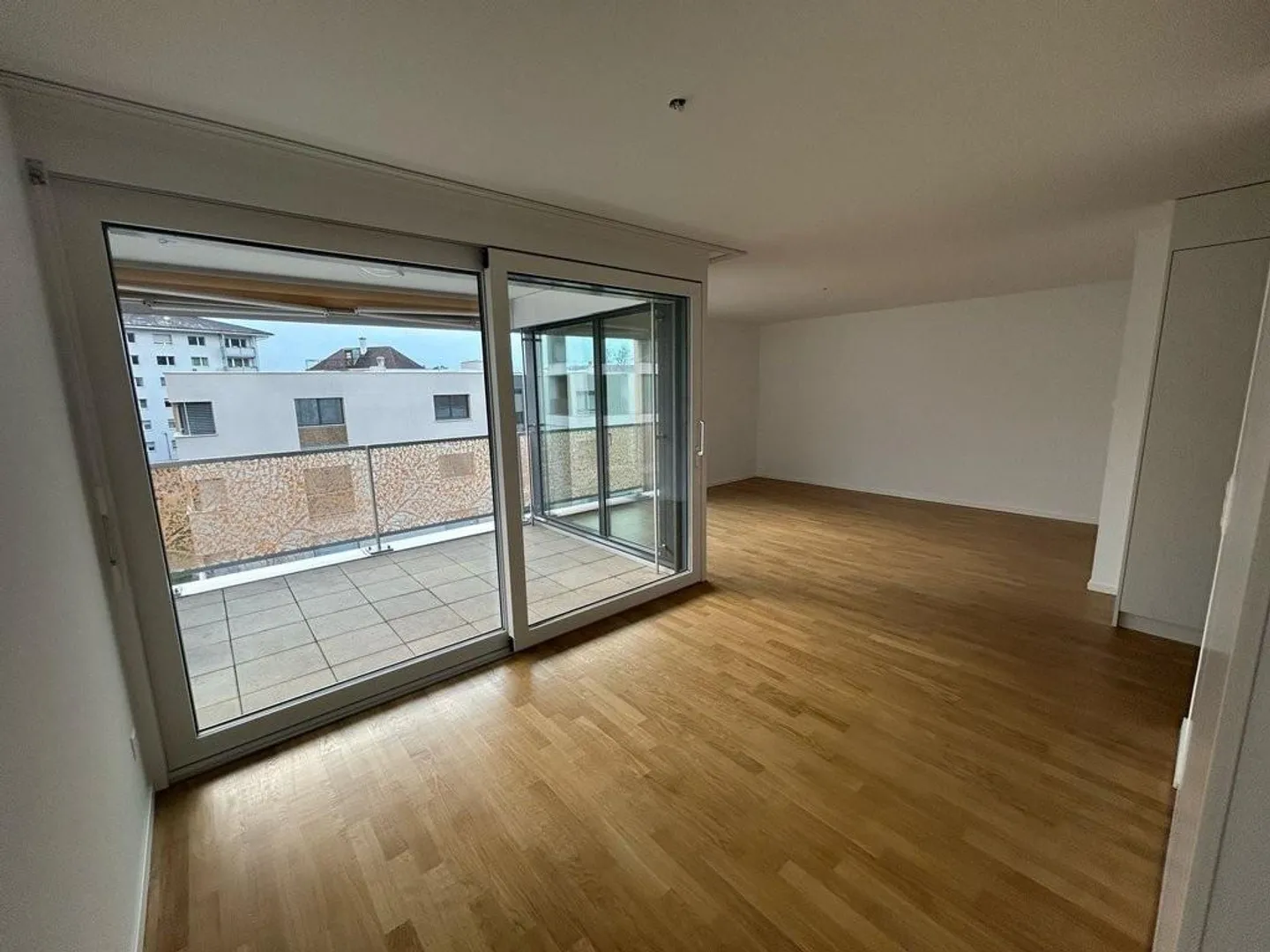 Moderno appartamento di 2,5 locali con balcone nello sviluppo Le Pont - Foto 3 di 9